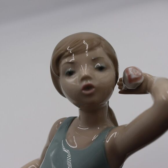 Lladro 5010 Prissy Girl in Blue Dress with Hat Figurine Statuette - Picture 12 of 16